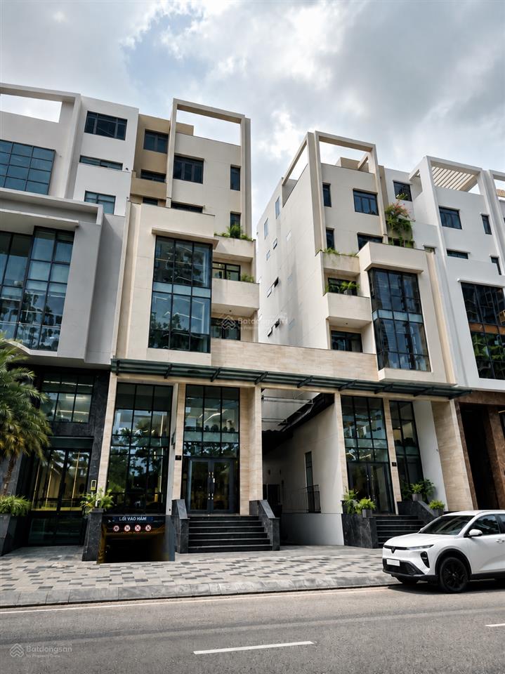 Cho thuê tòa nhà văn phòng 8 tầng ~ 1000m2 sàn mặt tiền bát nàn trung tâm thạnh mỹ lợi, quận 2