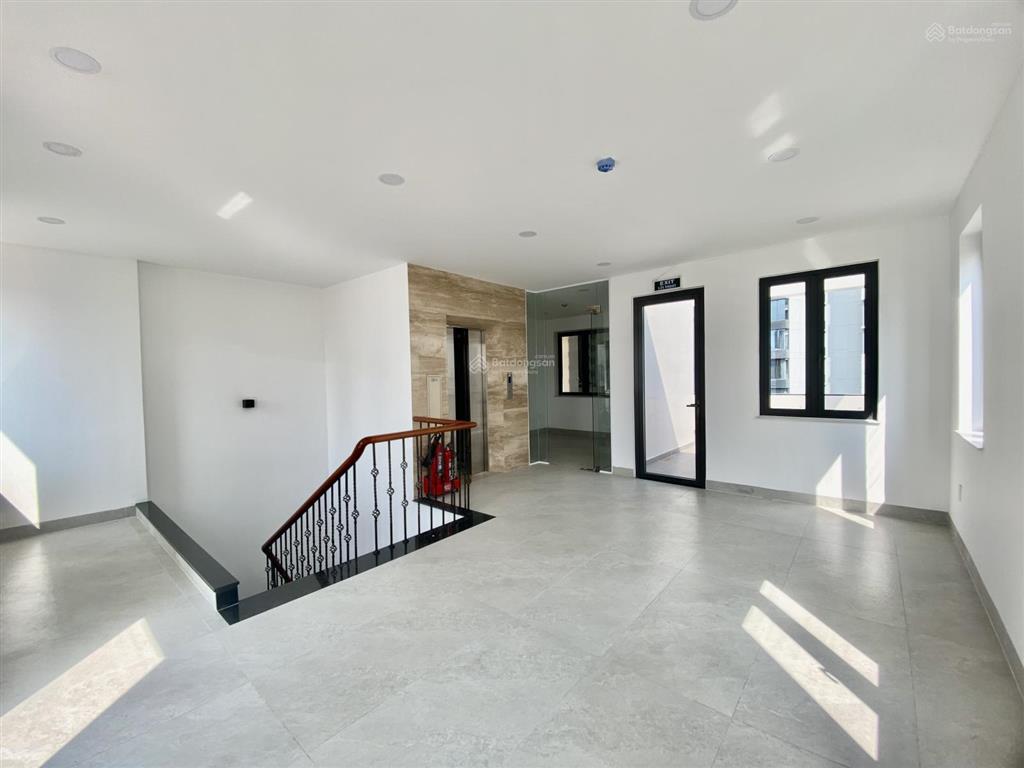 Cho thuê tòa nhà văn phòng 8 tầng ~ 1000m2 sàn mặt tiền bát nàn trung tâm thạnh mỹ lợi, quận 2