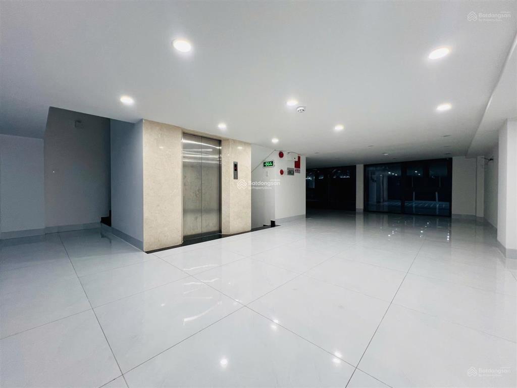 Cho thuê tòa nhà 7 tầng ~700m2 sàn trống suốt thang máy mặt tiền trương văn bang, trung tâm quận 2