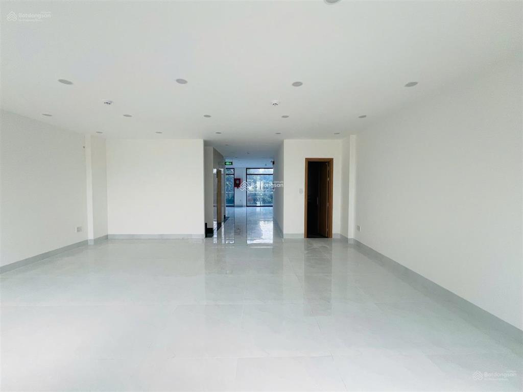 Cho thuê tòa nhà 7 tầng ~700m2 sàn trống suốt thang máy mặt tiền trương văn bang, trung tâm quận 2