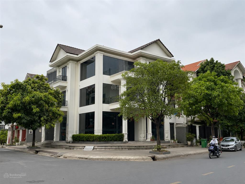 Cho thuê tòa nhà 3 mặt tiền 12x20m giá 100tr/th trục lương định của trần não, an khánh quận 2
