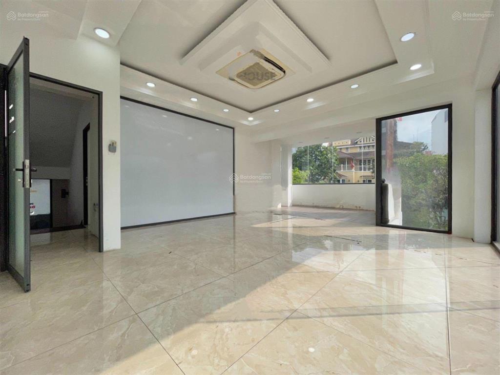 Cho thuê tòa nhà 3 mặt tiền 12x20m giá 100tr/th trục lương định của trần não, an khánh quận 2