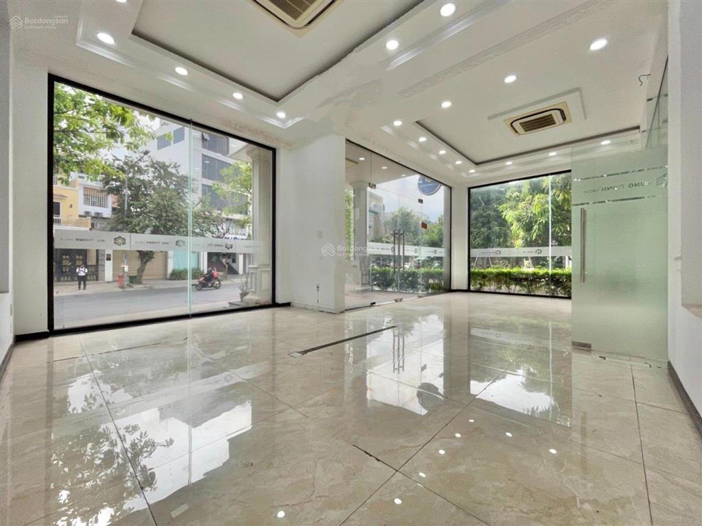 Cho thuê tòa nhà 3 mặt tiền 12x20m giá 100tr/th trục lương định của trần não, an khánh quận 2