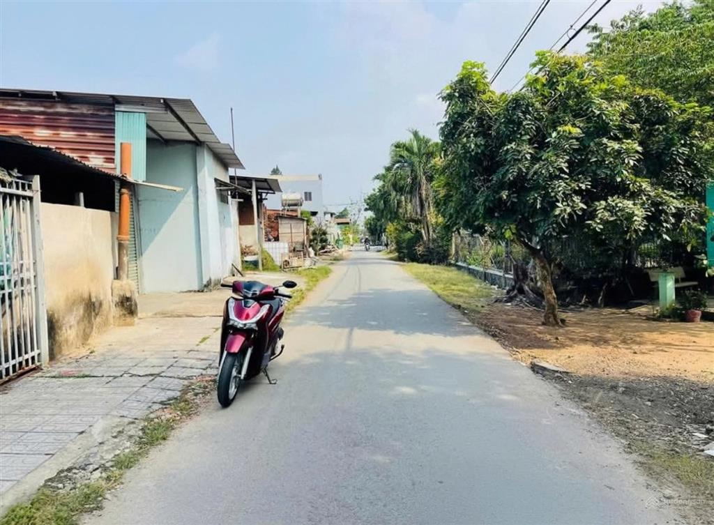 Mua đất tặng nhà cấp 4 full thổ cư 275m2 sát chợ phước thạnh giá 1 tỷ 375tr còn thương lượng