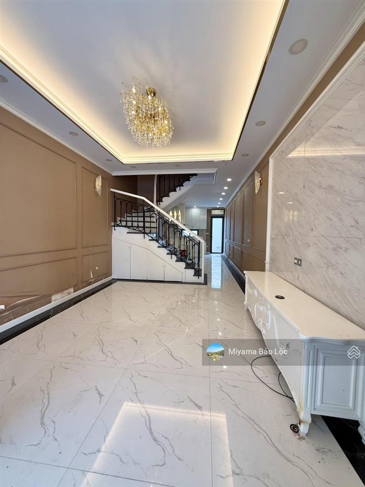 Nhà 4x20m đường số 27, nhà 3 tầng, gần công viên đã hoàn thiện nội thất, đang cho thuê