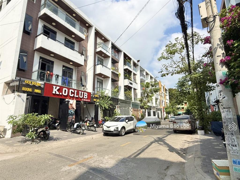Nhà 4x20m đường số 27, nhà 3 tầng, gần công viên đã hoàn thiện nội thất, đang cho thuê