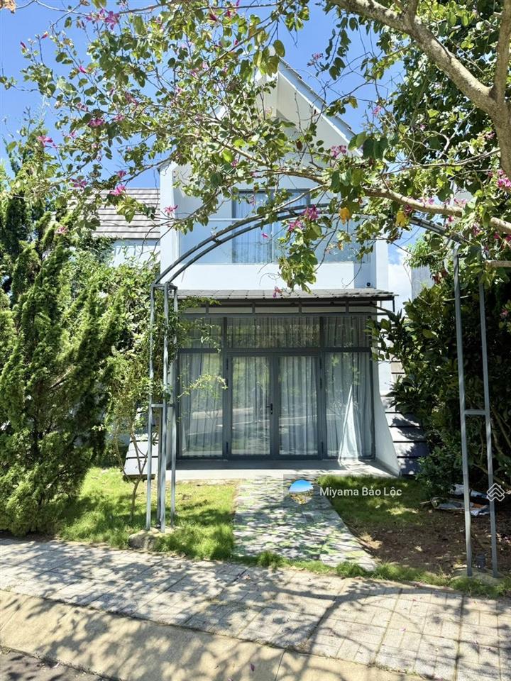 Biệt thự mini mới 100% full nội thất. gần hồ ngọc, đồi chè tâm châu. có hồ bơi, nhà hàng. sổ sẵn