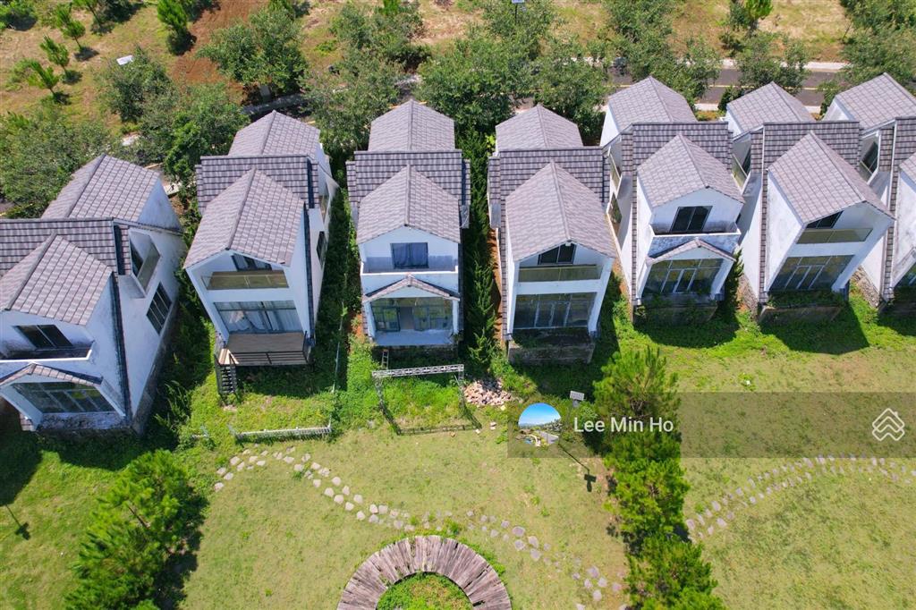 Mở bán khu villa nghỉ dưỡng p2  bảo lộc. giá 3,1 tỷ/căn 8x20, nhà full nội thất, gần nút cao tốc.