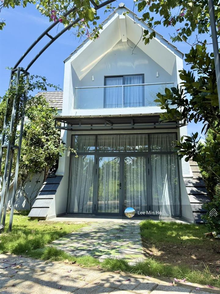 Mở bán khu villa nghỉ dưỡng p2  bảo lộc. giá 3,1 tỷ/căn 8x20, nhà full nội thất, gần nút cao tốc.