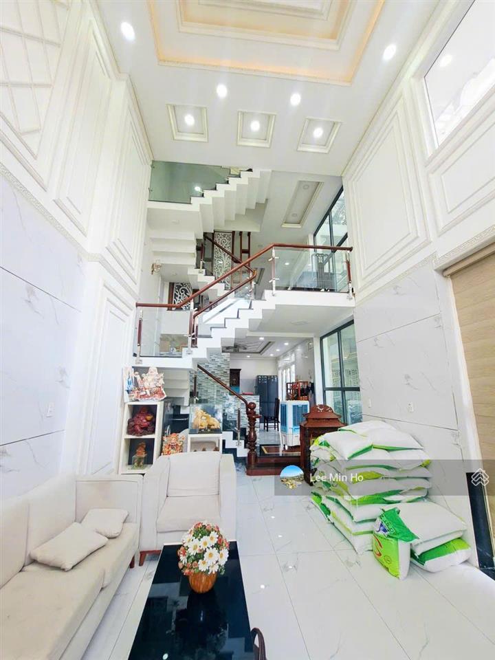 Căn góc 2 mặt tiền 4,3 x 15m. nhà mới đẹp, 4 tấm kiên cố. khu an ninh, yên tĩnh, tiện di chuyển.