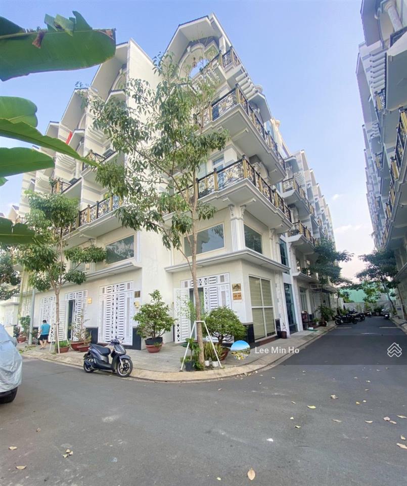 Căn góc 2 mặt tiền 4,3 x 15m. nhà mới đẹp, 4 tấm kiên cố. khu an ninh, yên tĩnh, tiện di chuyển.