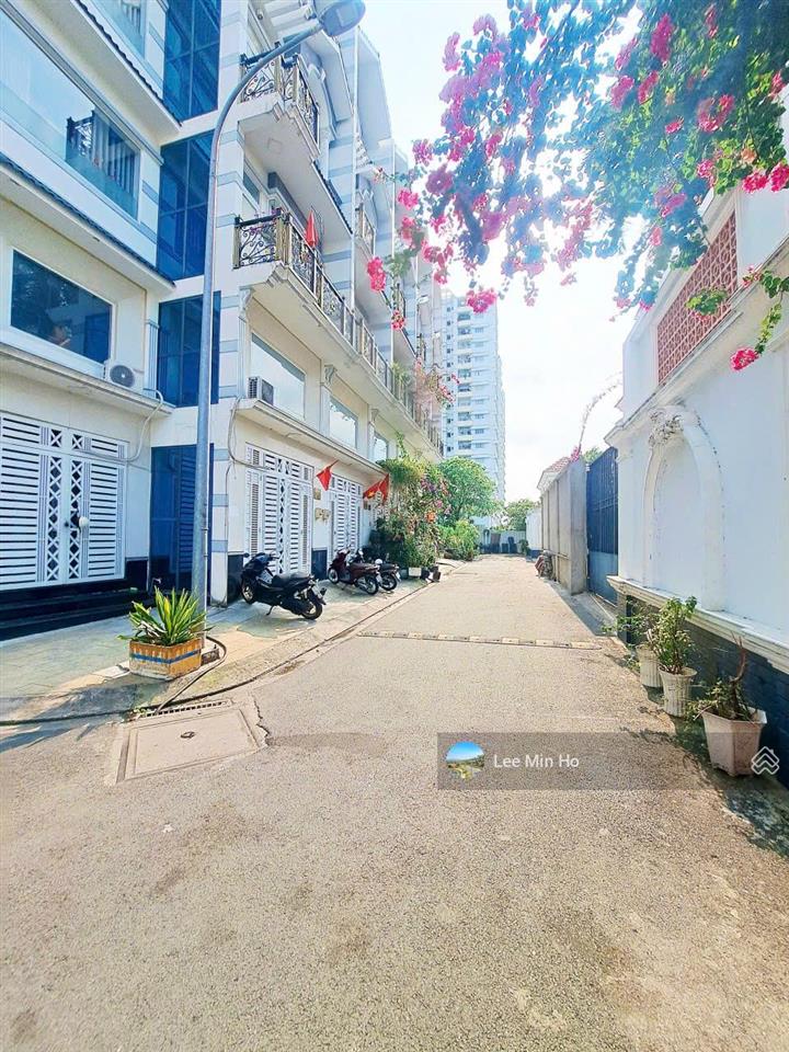 Căn góc 2 mặt tiền 4,3 x 15m. nhà mới đẹp, 4 tấm kiên cố. khu an ninh, yên tĩnh, tiện di chuyển.