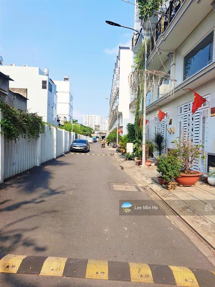 Căn góc 2 mặt tiền 4,3 x 15m. nhà mới đẹp, 4 tấm kiên cố. khu an ninh, yên tĩnh, tiện di chuyển.