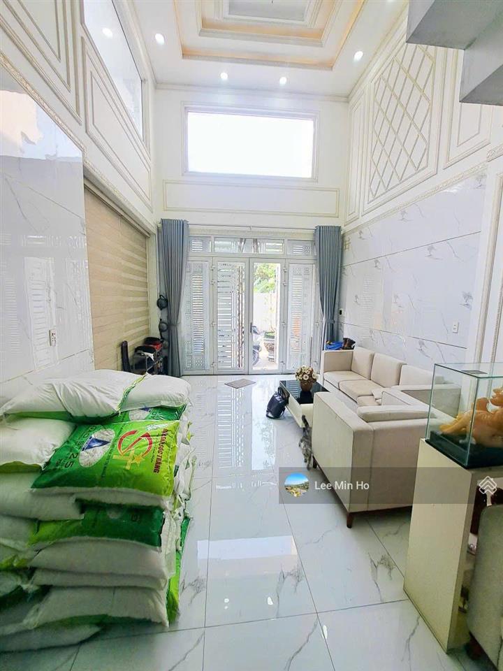 Căn góc 2 mặt tiền 4,3 x 15m. nhà mới đẹp, 4 tấm kiên cố. khu an ninh, yên tĩnh, tiện di chuyển.