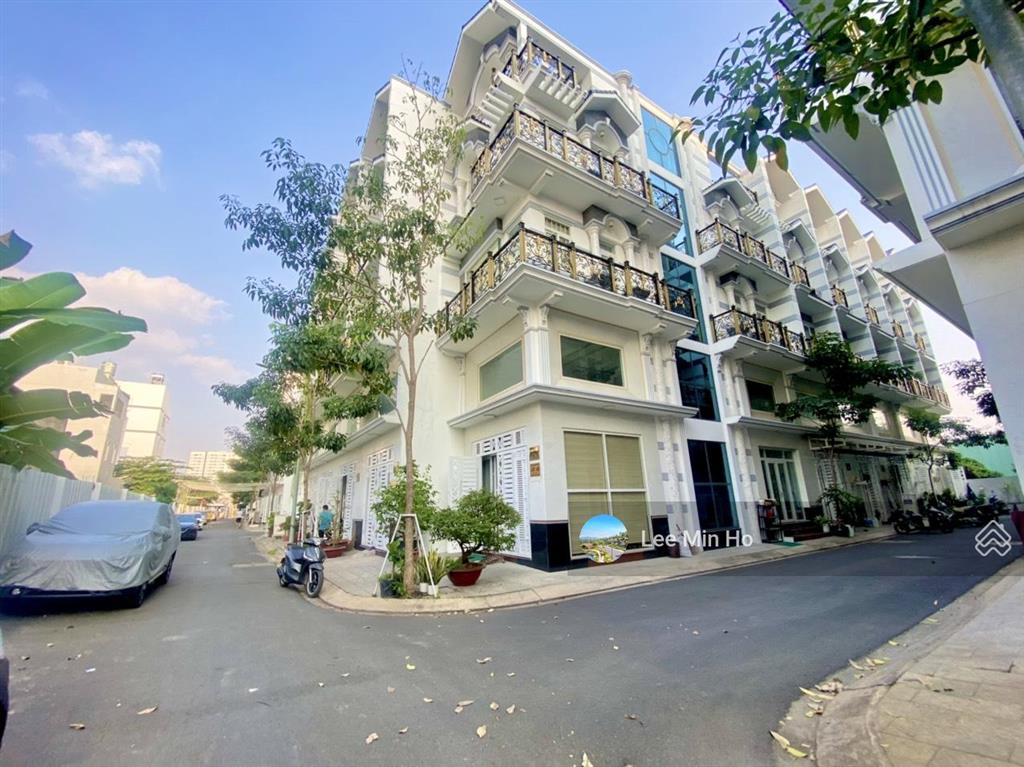 Căn góc 2 mặt tiền 4,3 x 15m. nhà mới đẹp, 4 tấm kiên cố. khu an ninh, yên tĩnh, tiện di chuyển.