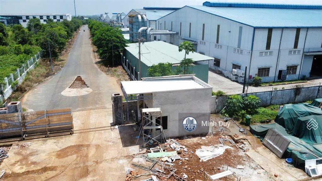 Bán 43.000m2 đất, 27.000m2 xưởng (đã xây 15.000m2) mới 100%, hệ thống pccc + sổ hồng. giá 150 tỷ.