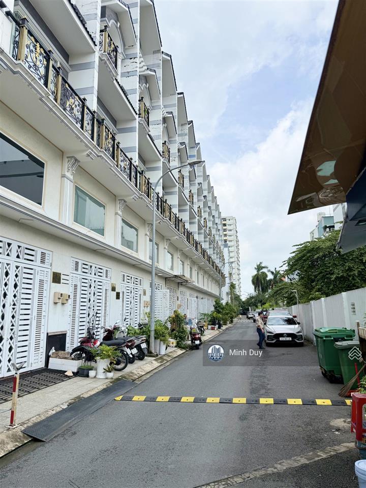 Nhà phố 3 tầng full nội thất đẹp, khu dân cư vip, an ninh yên tĩnh 24/24. giá thuê 19 triệu/ tháng