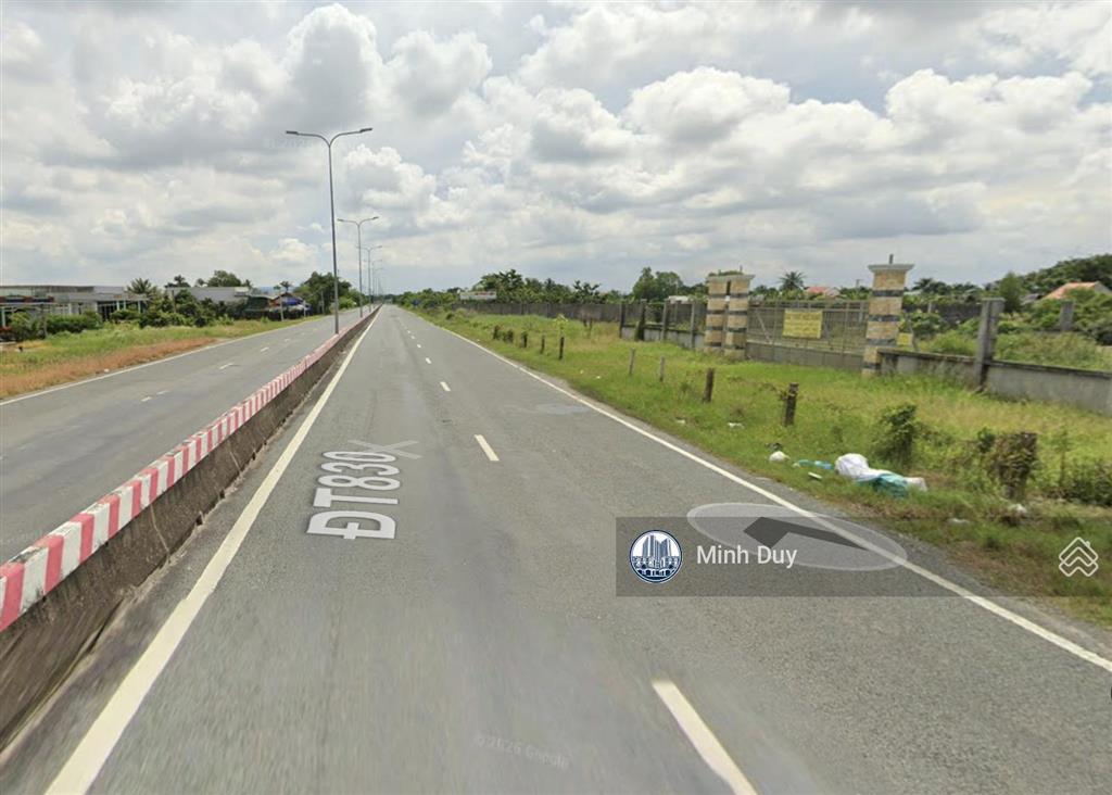 Cho thuê kho xưởng. dt đất 33 x 90 (3000m2), dt xưởng 1500m2 mặt tiền đt830 cách cảng tân tập 10km