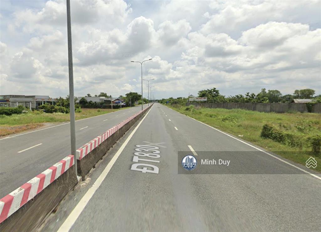 Cho thuê kho xưởng. dt đất 33 x 90 (3000m2), dt xưởng 1500m2 mặt tiền đt830 cách cảng tân tập 10km