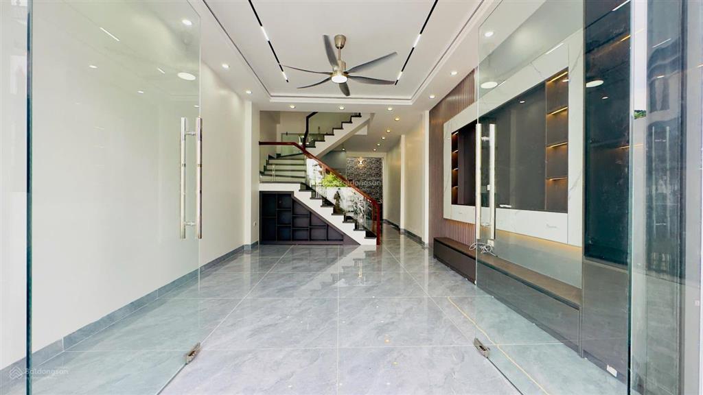 Sau đúng 1 nhà mặt trục dt cực khủng 80m2 tại minh kha ô tô đỗ cửa, xây độc lập sân cổng