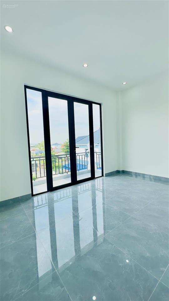 Sau đúng 1 nhà mặt trục dt cực khủng 80m2 tại minh kha ô tô đỗ cửa, xây độc lập sân cổng