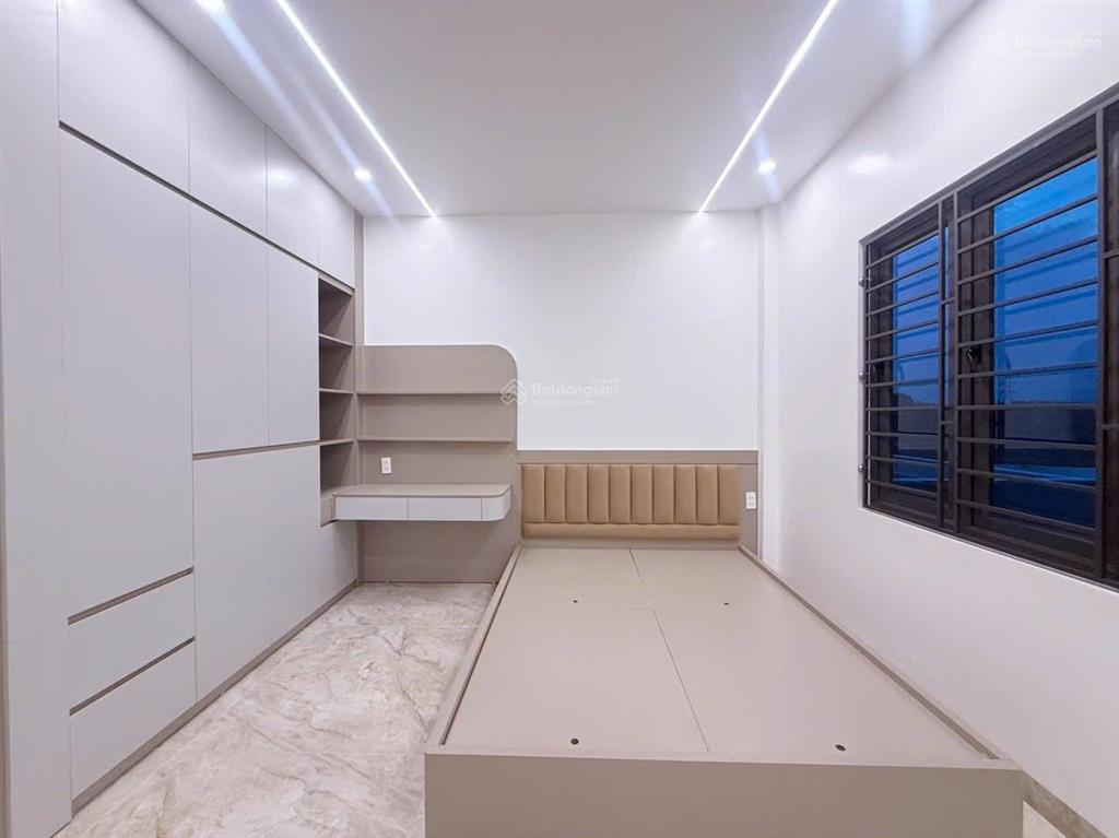 Bán nhà 3 tầng sân cổng độc lập 50m2 tại lương quy  lê lợi  an dương giá hời thị trường 239