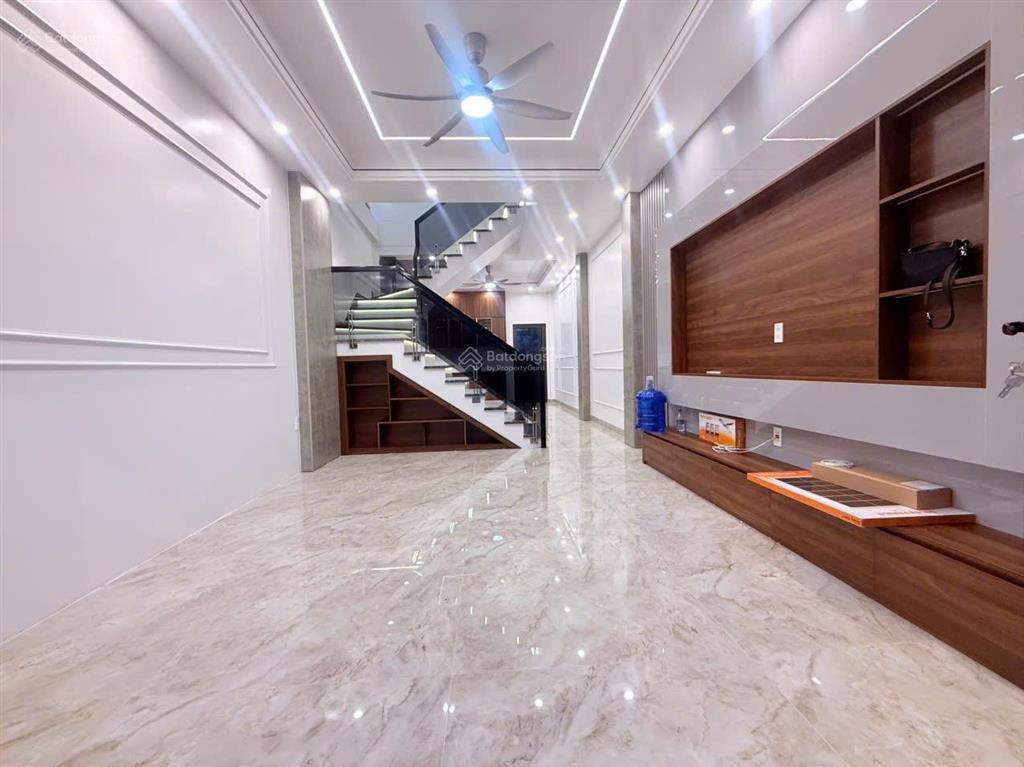 Bán nhà 3 tầng sân cổng độc lập 50m2 tại lương quy  lê lợi  an dương giá hời thị trường 239