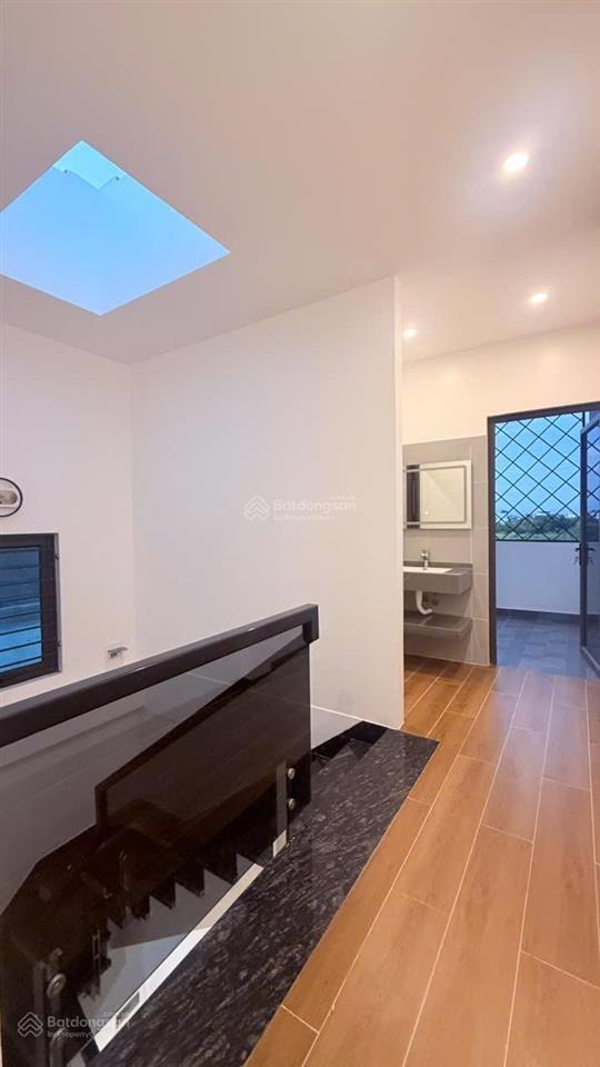 Bán nhà 3 tầng sân cổng độc lập 50m2 tại lương quy  lê lợi  an dương giá hời thị trường 239