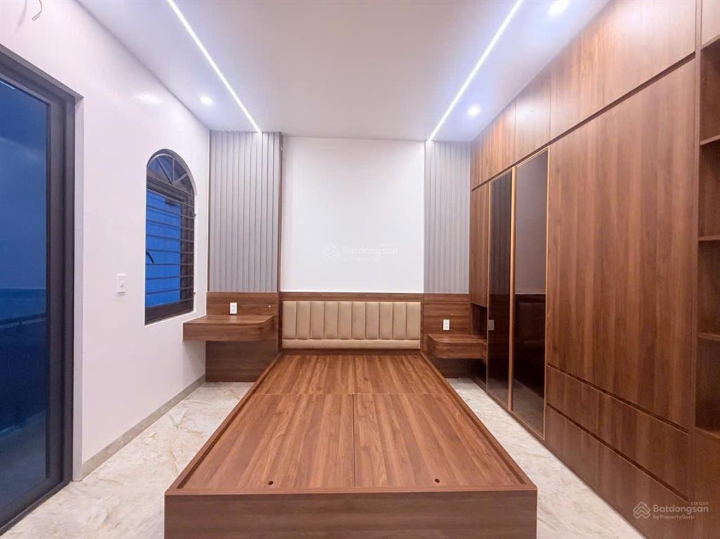 Bán nhà 3 tầng sân cổng độc lập 50m2 tại lương quy  lê lợi  an dương giá hời thị trường 239
