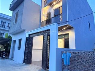 Bán nhà 3 tầng sân cổng độc lập 50m2 tại lương quy  lê lợi  an dương giá hời thị trường 239