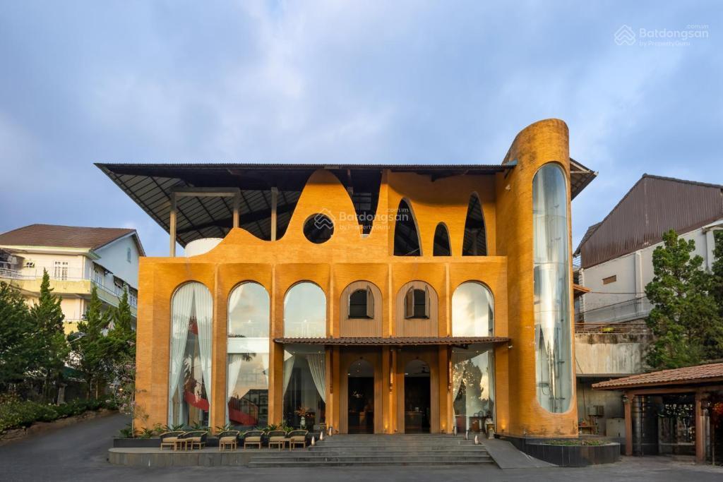 Cần bán khu resort nghỉ dưỡng 4 sao trung tâm tp đà lạt, giá siêu đầu tư