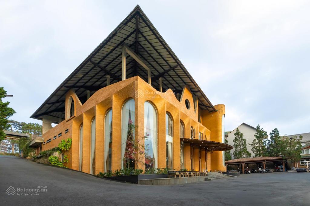 Cần bán khu resort nghỉ dưỡng 4 sao trung tâm tp đà lạt, giá siêu đầu tư