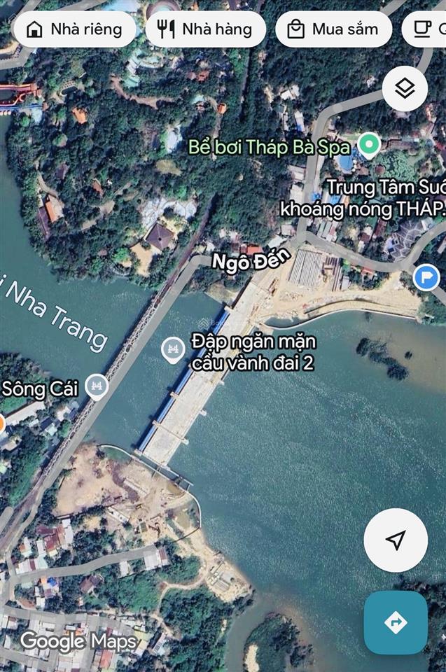 Cặp góc ngọc hiệp ngay cạnh bờ kè sông cái, thông ra sông và biển trần phú