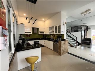 Căn nhà "biệt thự" to khủng & siêu đặc biệt cách biển nha trang 2,5km