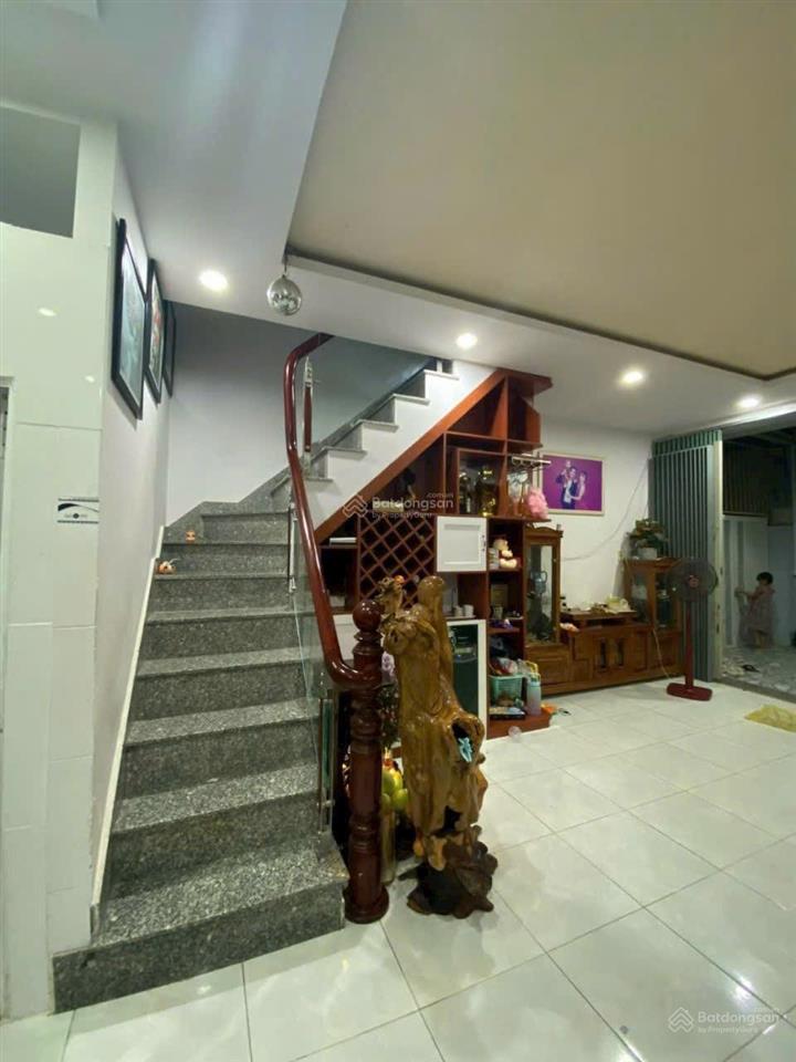 Bán rẻ căn nhà 02 tầng đẹp, kiên cố, sổ hoàn công, ra biển chỉ 1,6km