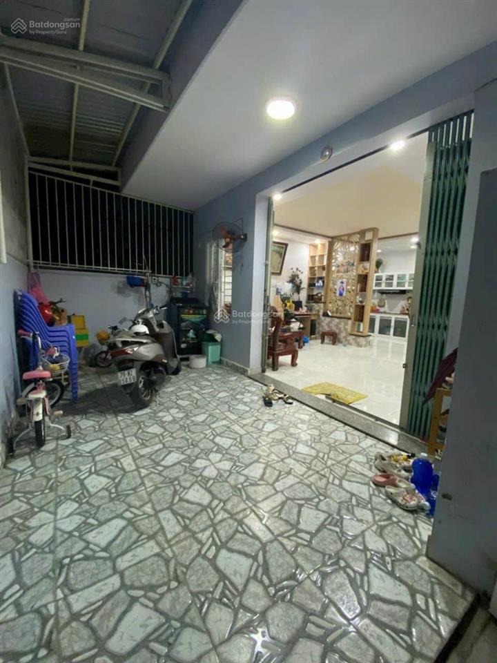 Bán rẻ căn nhà 02 tầng đẹp, kiên cố, sổ hoàn công, ra biển chỉ 1,6km