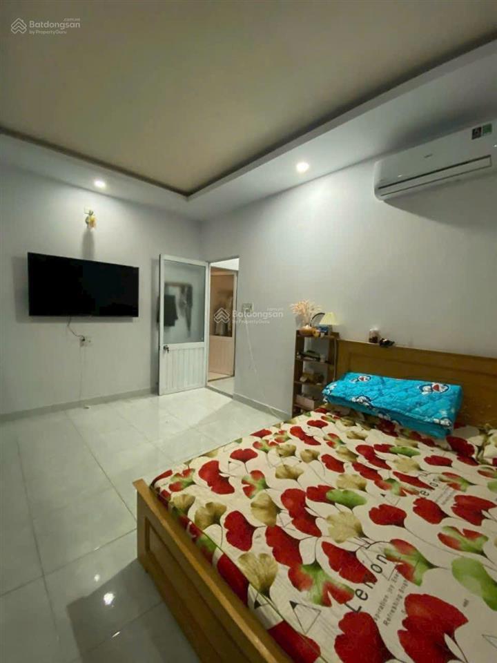 Bán rẻ căn nhà 02 tầng đẹp, kiên cố, sổ hoàn công, ra biển chỉ 1,6km