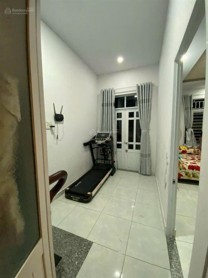 Bán rẻ căn nhà 02 tầng đẹp, kiên cố, sổ hoàn công, ra biển chỉ 1,6km