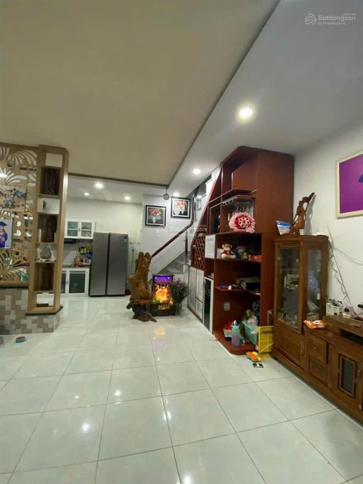 Bán rẻ căn nhà 02 tầng đẹp, kiên cố, sổ hoàn công, ra biển chỉ 1,6km