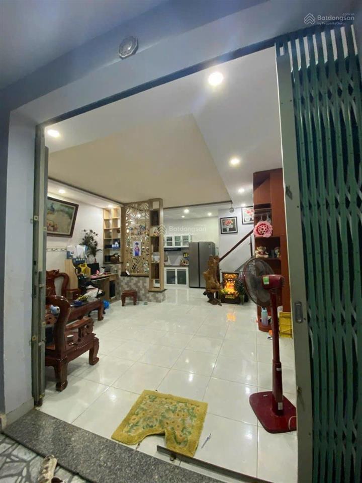 Bán rẻ căn nhà 02 tầng đẹp, kiên cố, sổ hoàn công, ra biển chỉ 1,6km