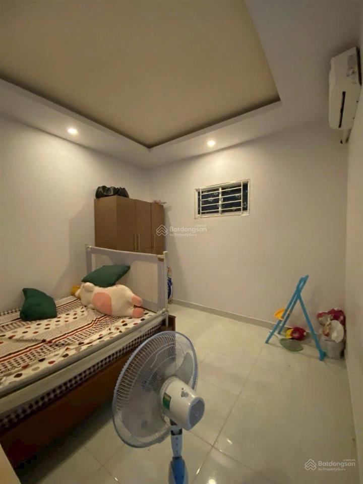 Bán rẻ căn nhà 02 tầng đẹp, kiên cố, sổ hoàn công, ra biển chỉ 1,6km