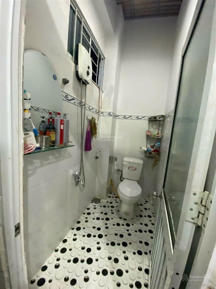 Bán rẻ căn nhà 02 tầng đẹp, kiên cố, sổ hoàn công, ra biển chỉ 1,6km