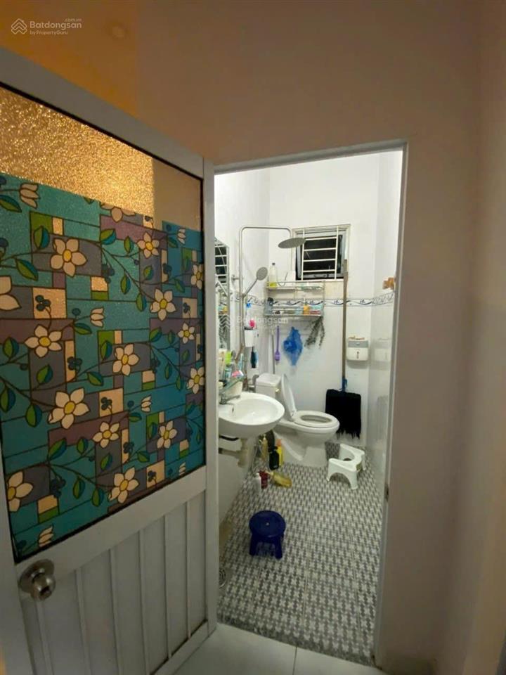 Bán rẻ căn nhà 02 tầng đẹp, kiên cố, sổ hoàn công, ra biển chỉ 1,6km