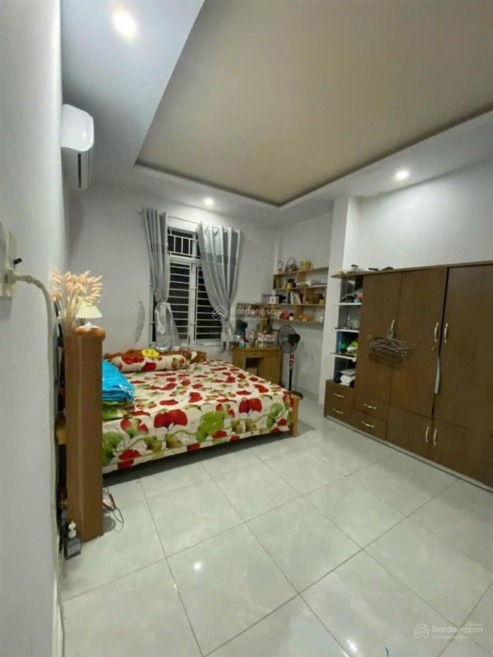 Bán rẻ căn nhà 02 tầng đẹp, kiên cố, sổ hoàn công, ra biển chỉ 1,6km