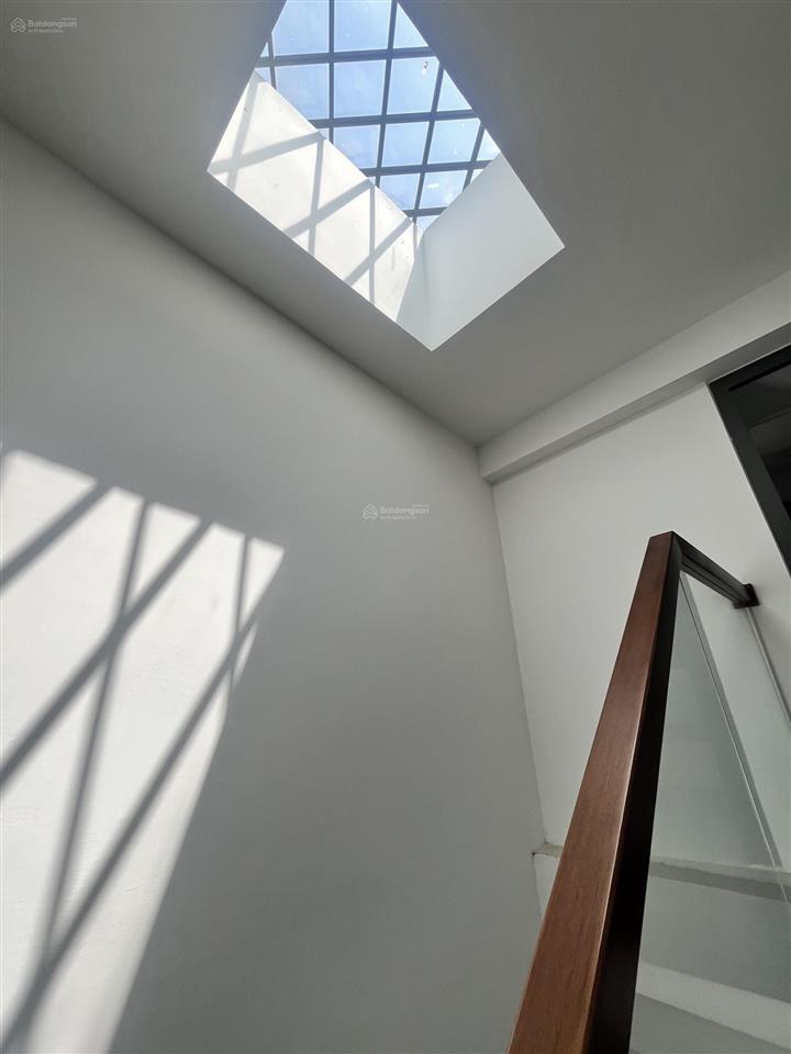 Nhà 03 tầng đẹp vừa ở vừa kinh doanh cực tốt, mặt tiền 9,8m (top hậu)