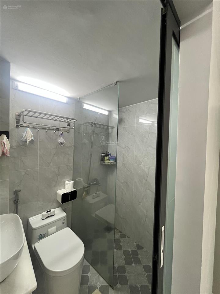 Nhà 03 tầng đẹp vừa ở vừa kinh doanh cực tốt, mặt tiền 9,8m (top hậu)