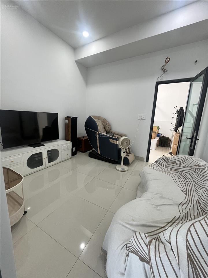 Nhà 03 tầng đẹp vừa ở vừa kinh doanh cực tốt, mặt tiền 9,8m (top hậu)