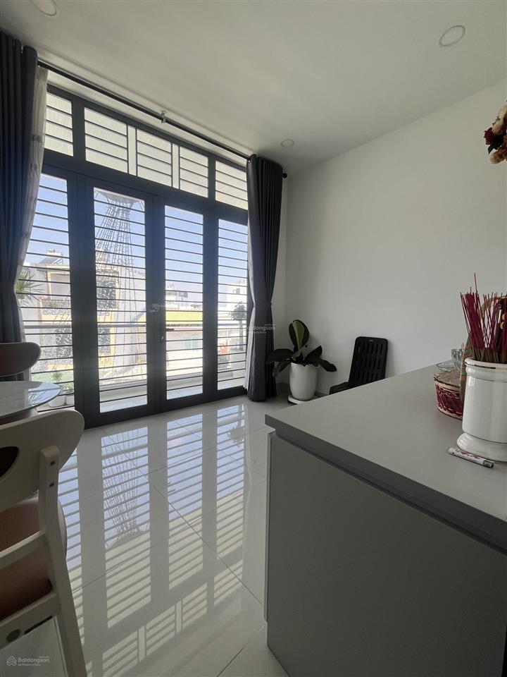 Nhà 03 tầng đẹp vừa ở vừa kinh doanh cực tốt, mặt tiền 9,8m (top hậu)