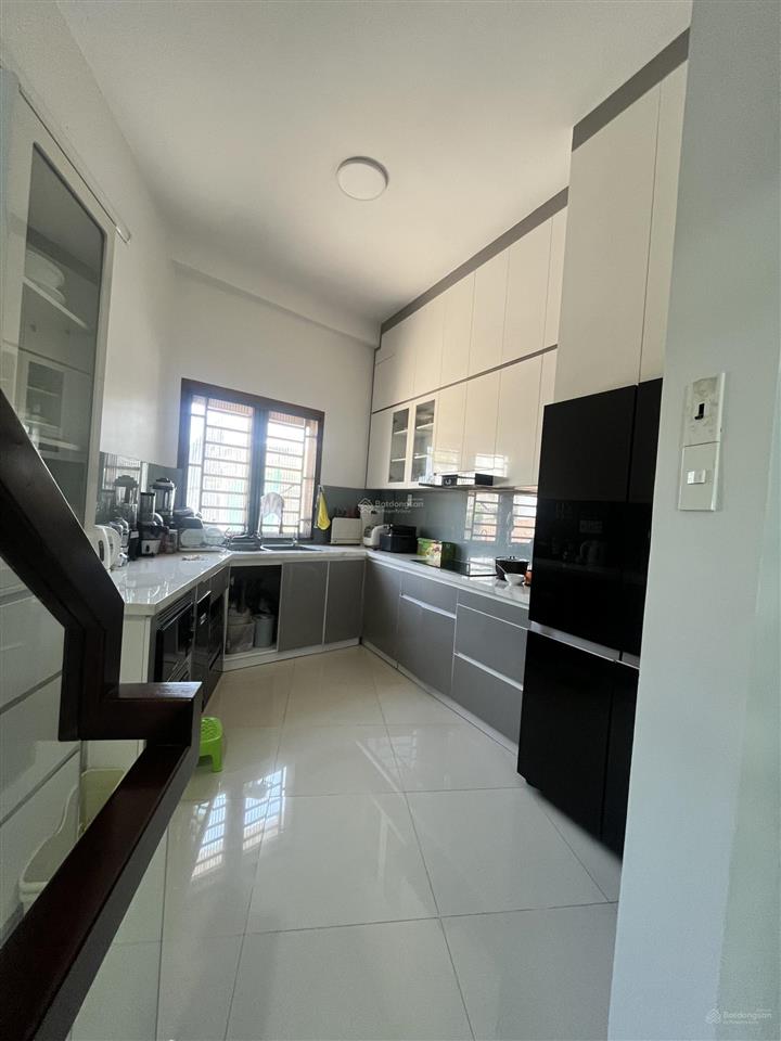 Nhà 03 tầng đẹp vừa ở vừa kinh doanh cực tốt, mặt tiền 9,8m (top hậu)