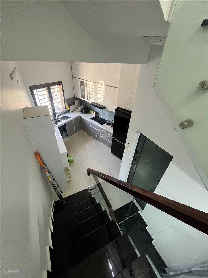 Nhà 03 tầng đẹp vừa ở vừa kinh doanh cực tốt, mặt tiền 9,8m (top hậu)